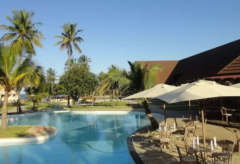 هتل Amani Tiwi Beach Resort