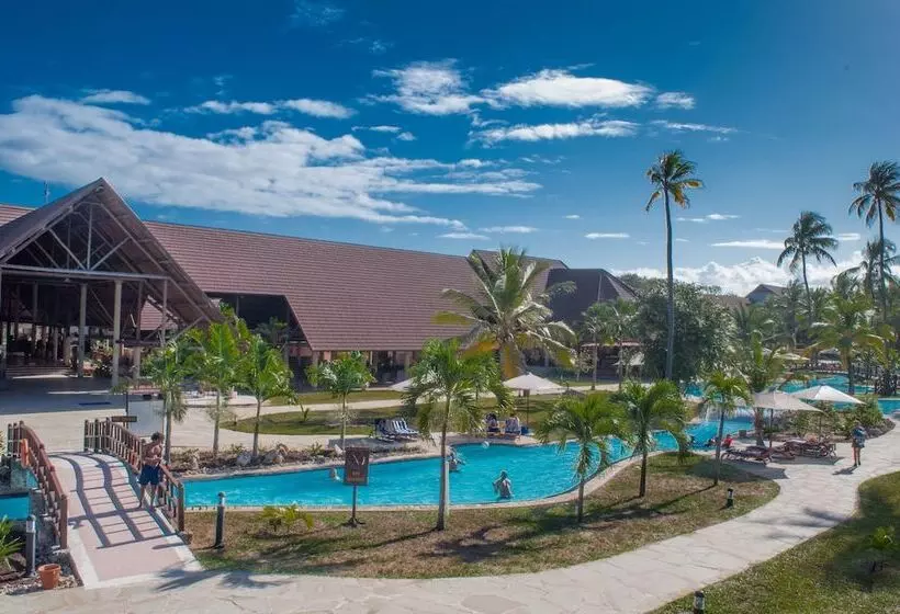 هتل Amani Tiwi Beach Resort