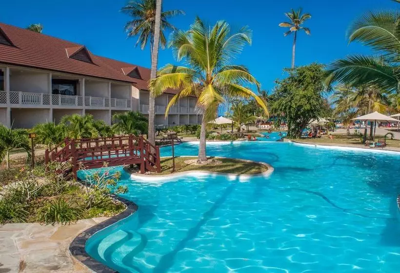 هتل Amani Tiwi Beach Resort