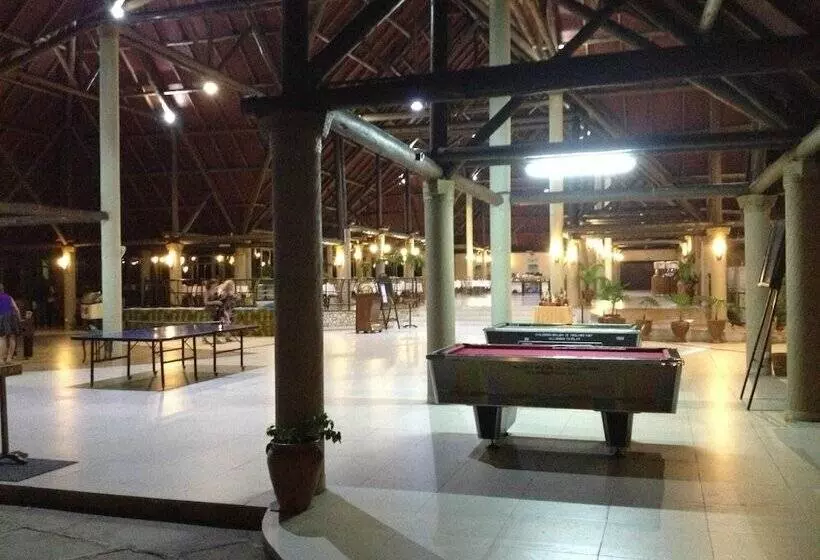 هتل Amani Tiwi Beach Resort