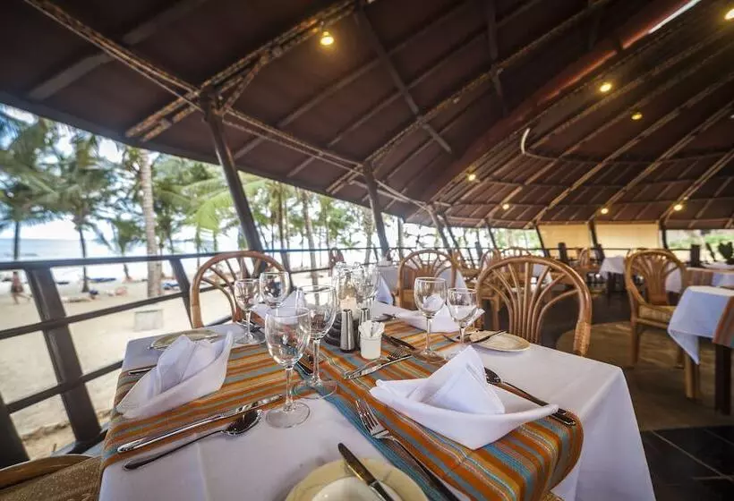 هتل Amani Tiwi Beach Resort