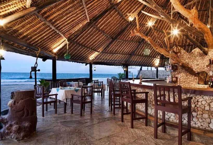 هتل Amani Tiwi Beach Resort