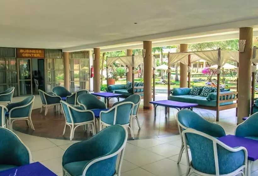 هتل Amani Tiwi Beach Resort