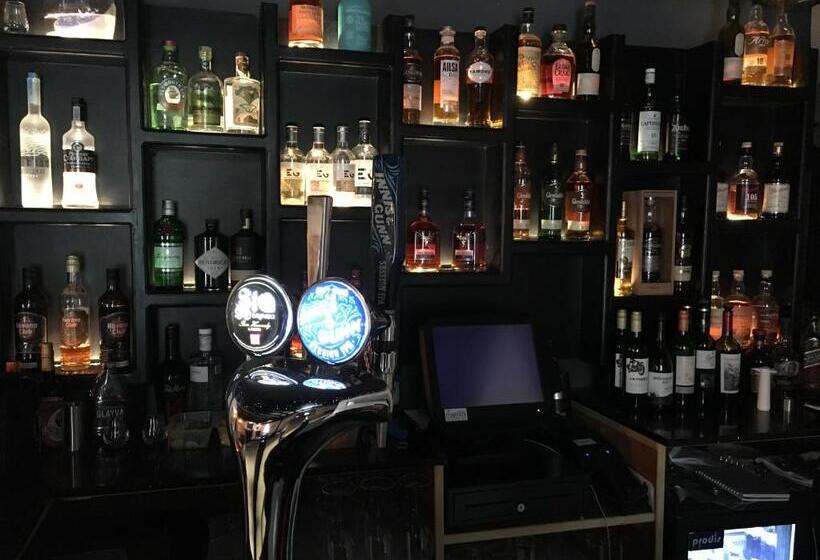 فندق Auldgirth Inn