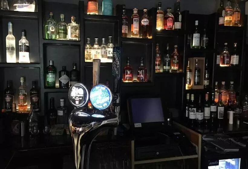 Отель Auldgirth Inn