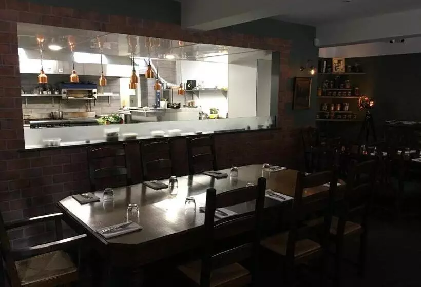 Отель Auldgirth Inn