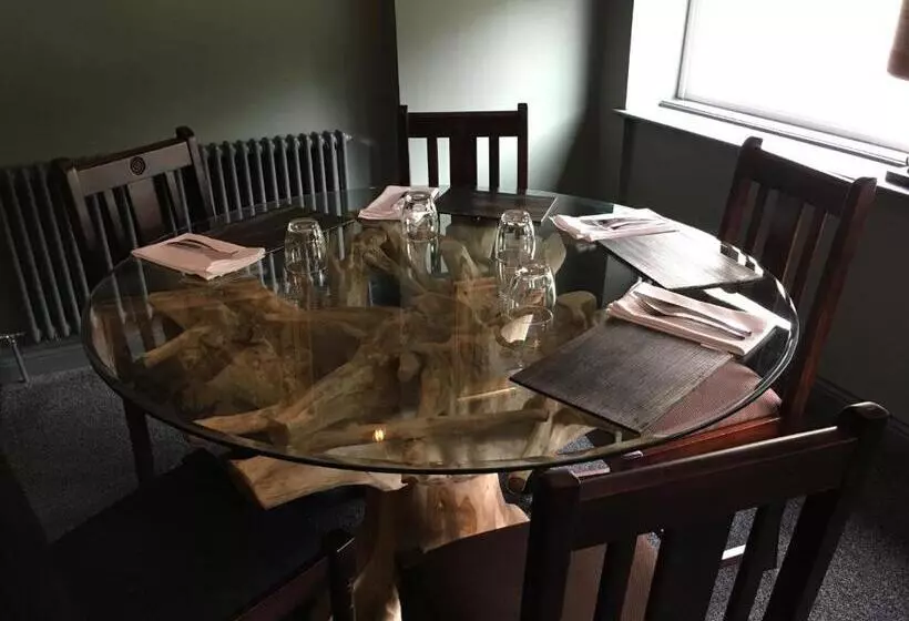 Отель Auldgirth Inn