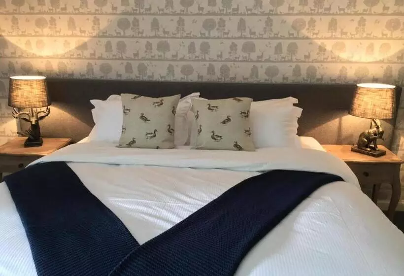 Отель Auldgirth Inn