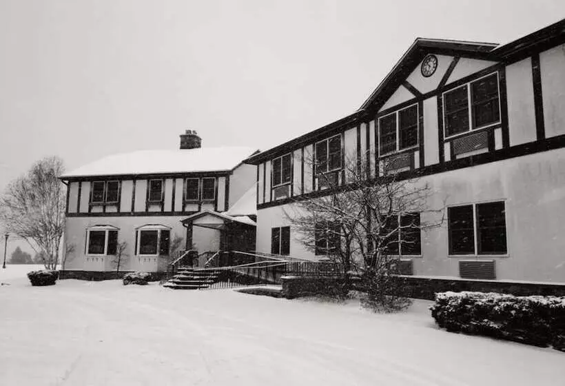 בית מלון כפרי Camelot Restaurant & Inn