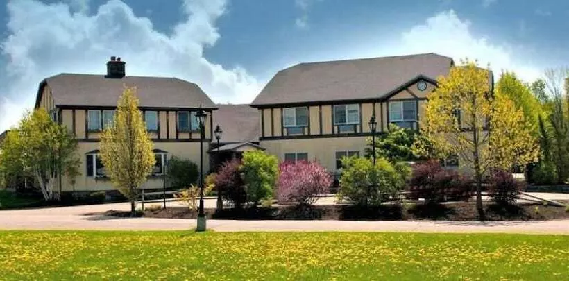 בית מלון כפרי Camelot Restaurant & Inn