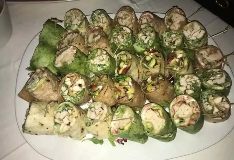 בית מלון כפרי Camelot Restaurant & Inn