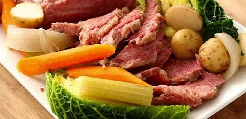 בית מלון כפרי Camelot Restaurant & Inn