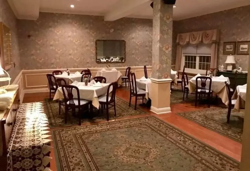 בית מלון כפרי Camelot Restaurant & Inn