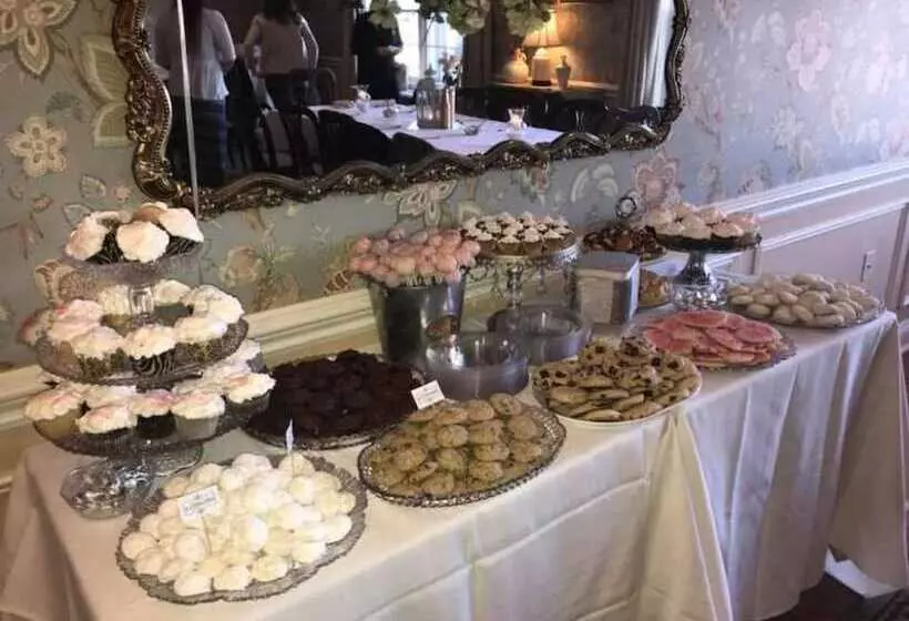 בית מלון כפרי Camelot Restaurant & Inn