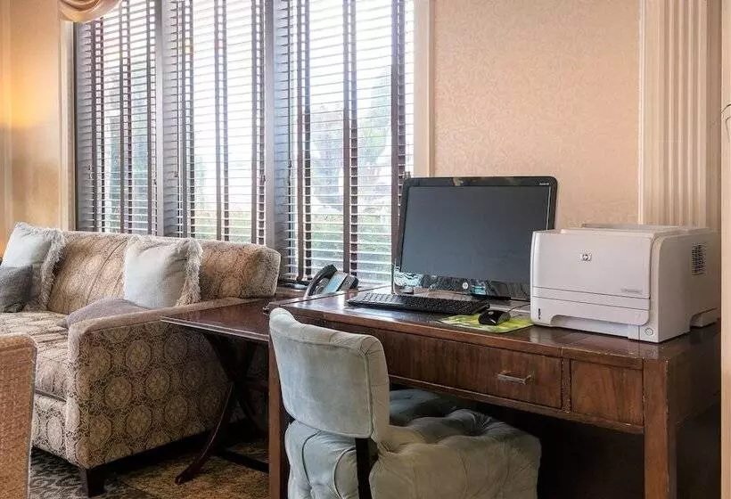 Hotel Five Towns Inn   Jfk Airport