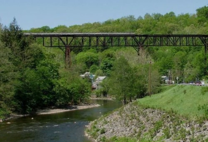 בית מלון כפרי The 1850 House Inn And Tavern