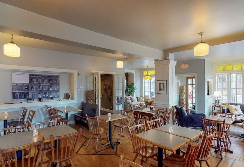 בית מלון כפרי The 1850 House Inn And Tavern