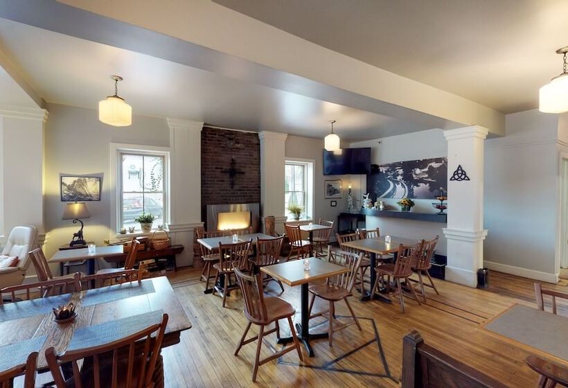 בית מלון כפרי The 1850 House Inn And Tavern