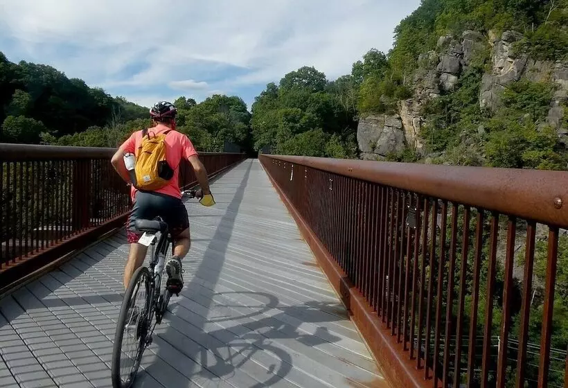 Otel The 1850 House Inn And Tavern