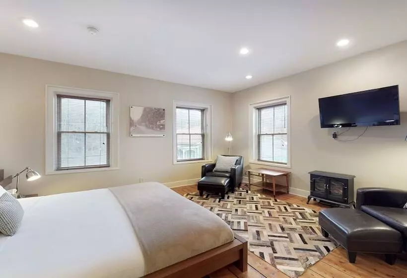 Otel The 1850 House Inn And Tavern