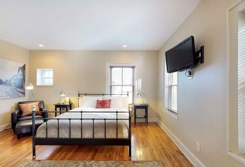 Otel The 1850 House Inn And Tavern