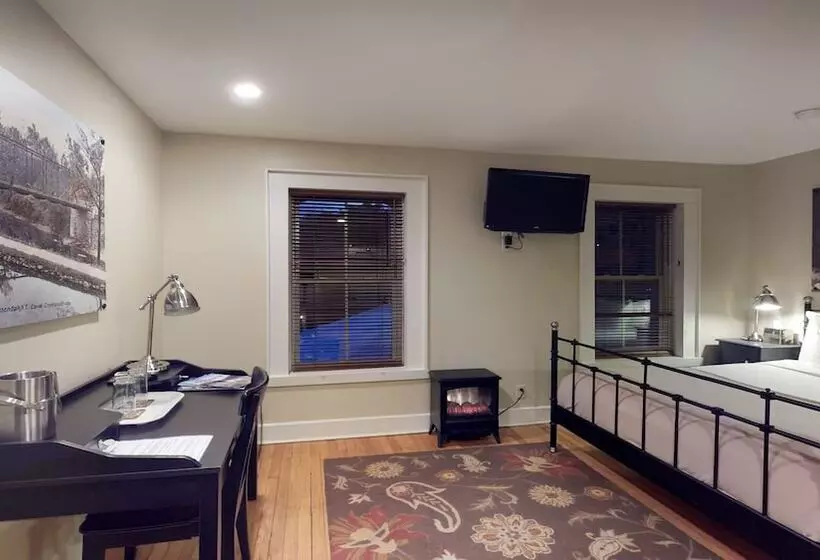 Otel The 1850 House Inn And Tavern