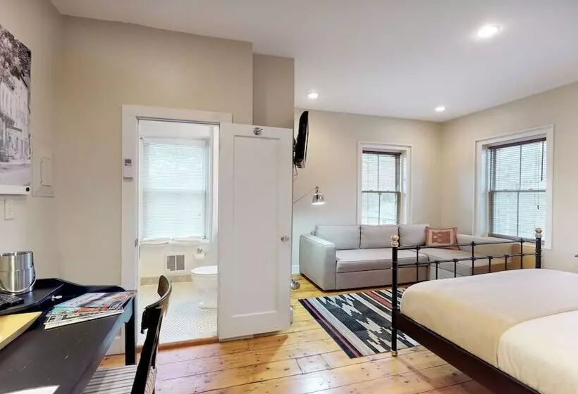 Otel The 1850 House Inn And Tavern