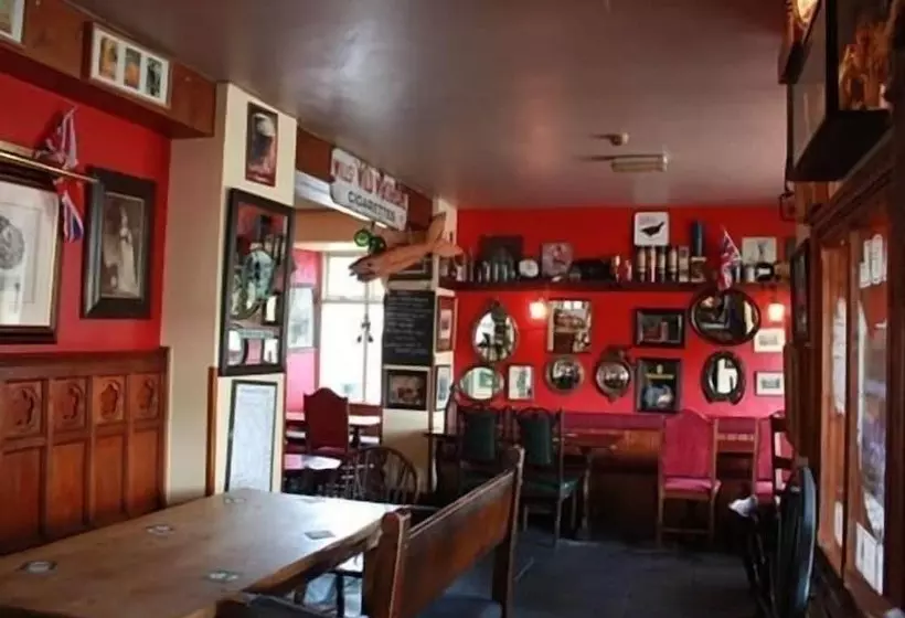 Отель The Eagle And Child Inn