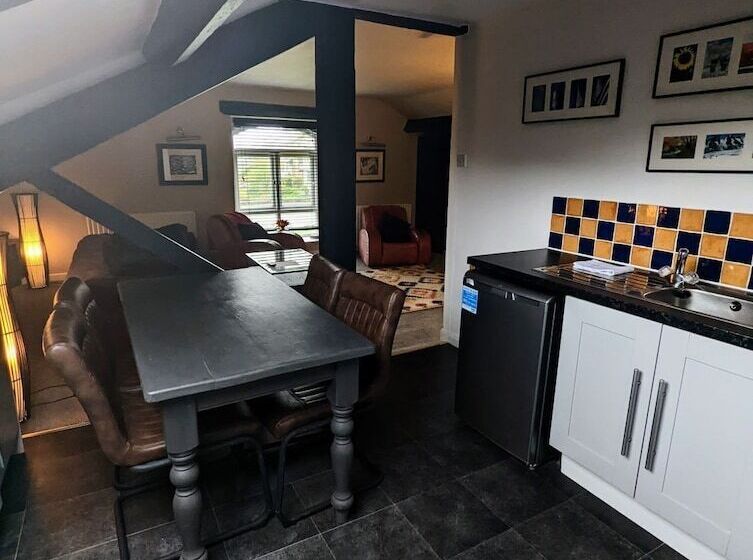 فندق The Eagle And Child Inn