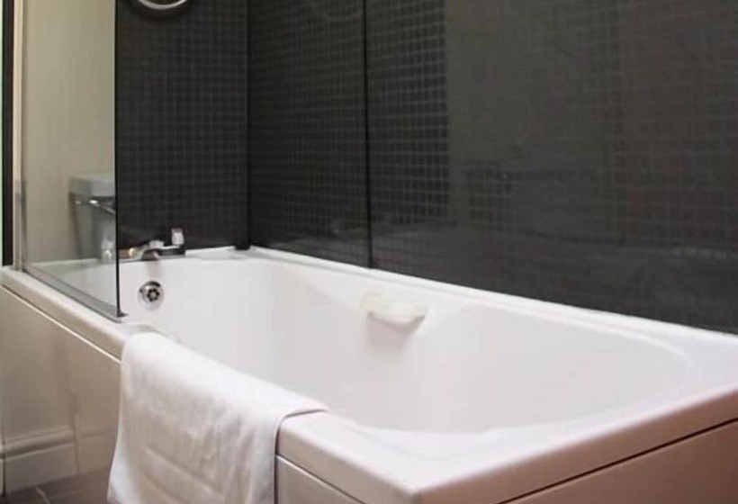 فندق The Eagle And Child Inn