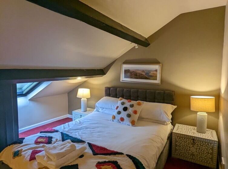 فندق The Eagle And Child Inn