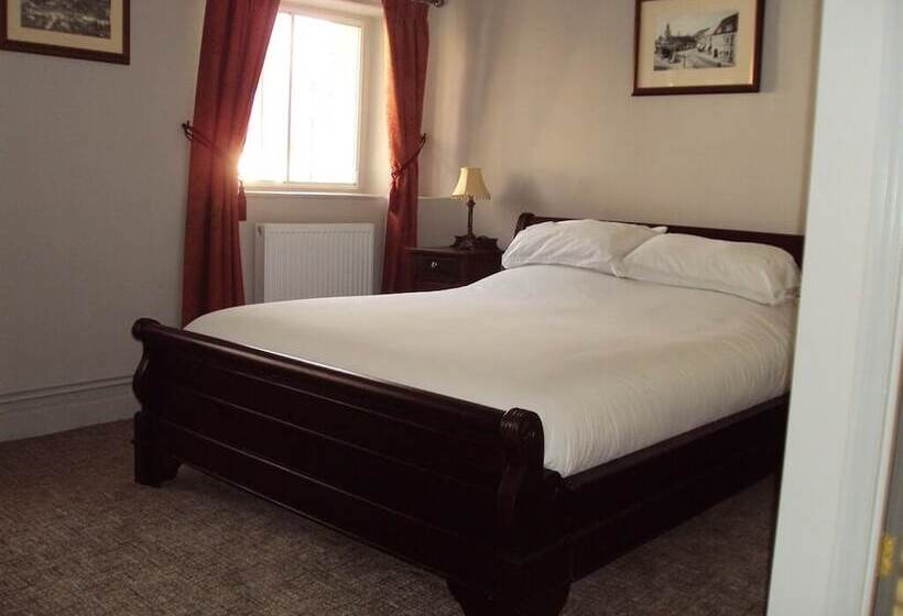 בית מלון כפרי The George Inn