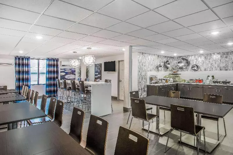 호텔 Wingate By Wyndham Louisville Airport Expo Center