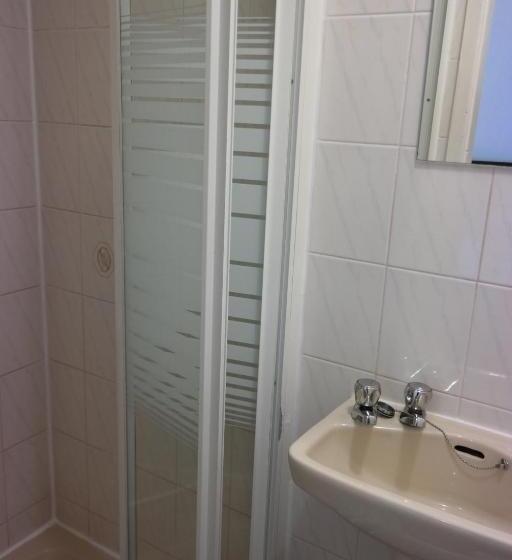 بنسيون Cardoh Lodge