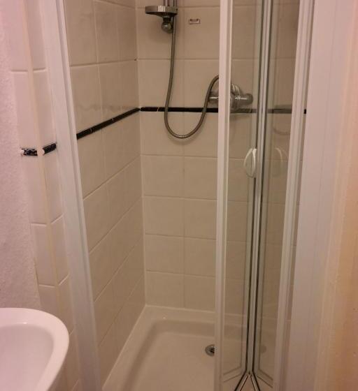 بنسيون Cardoh Lodge