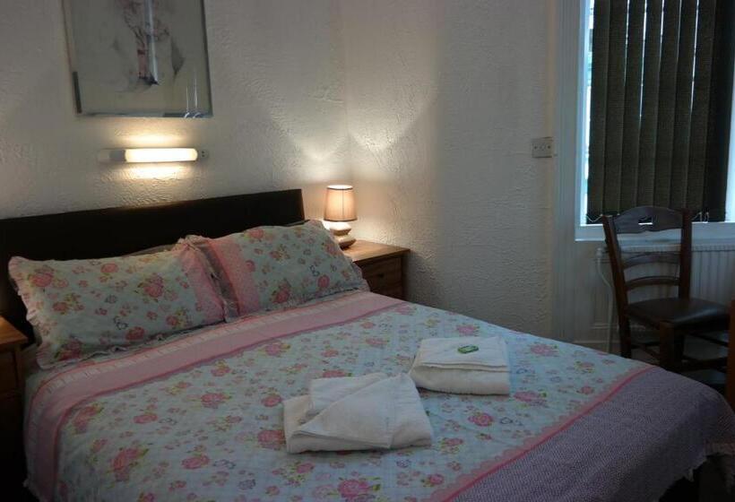 بنسيون Cardoh Lodge