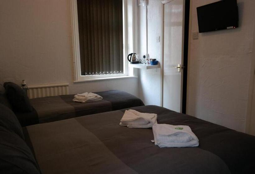 بنسيون Cardoh Lodge