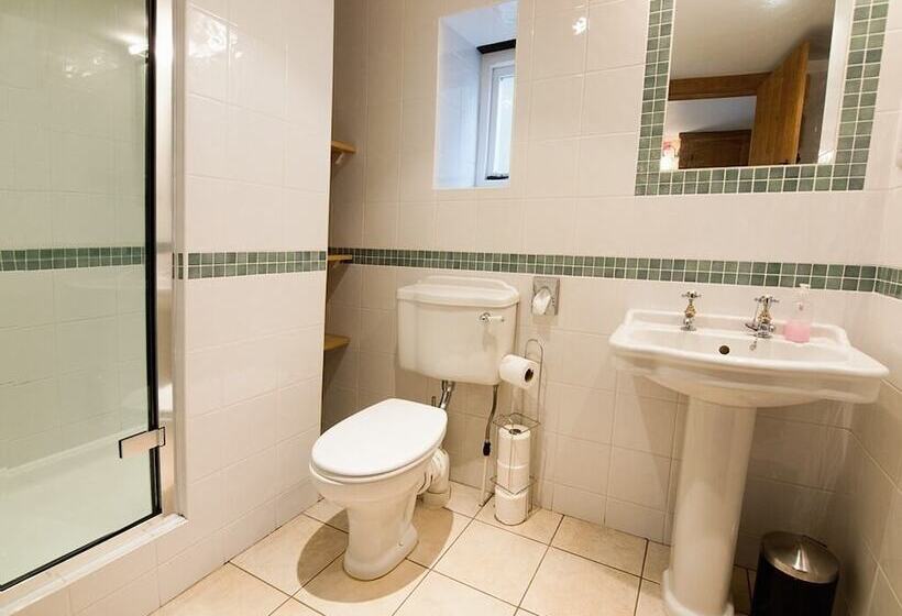 بنسيون Rushop Hall