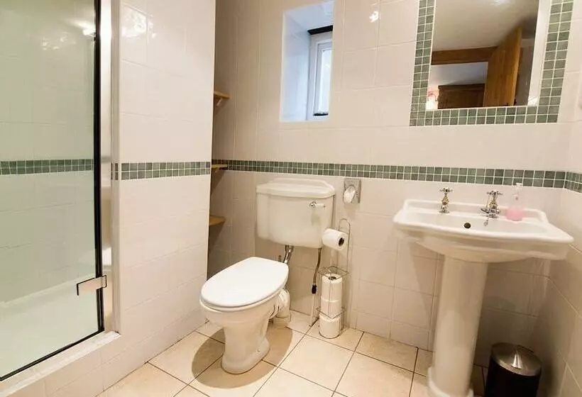 بنسيون Rushop Hall