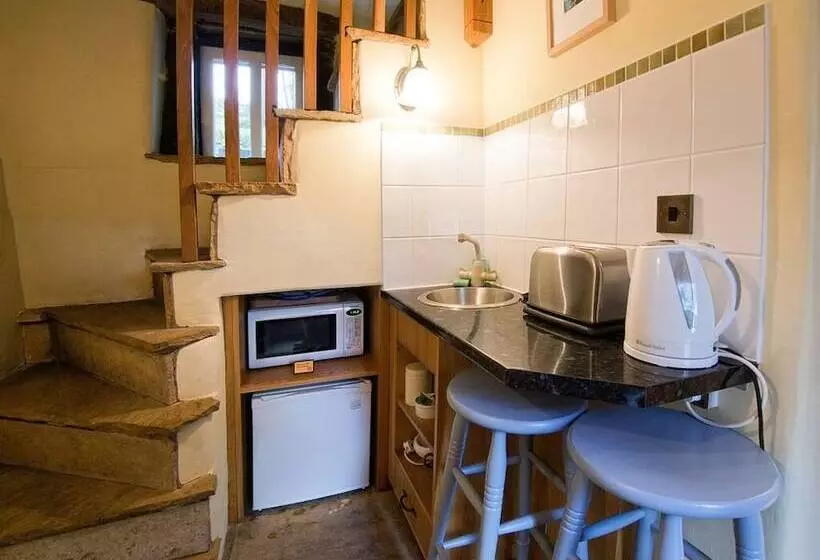 بنسيون Rushop Hall