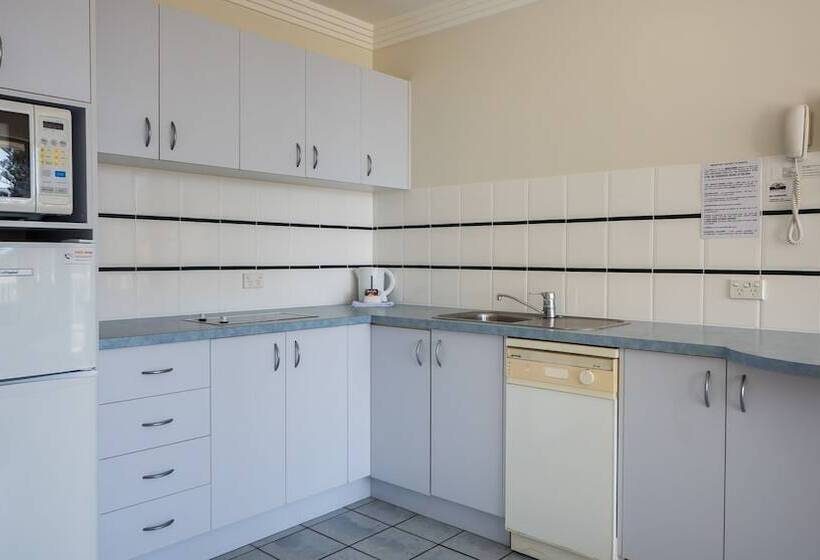 Santa Anne By The Sea