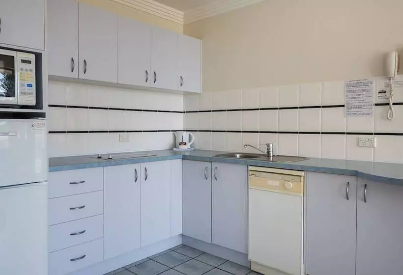 Santa Anne By The Sea