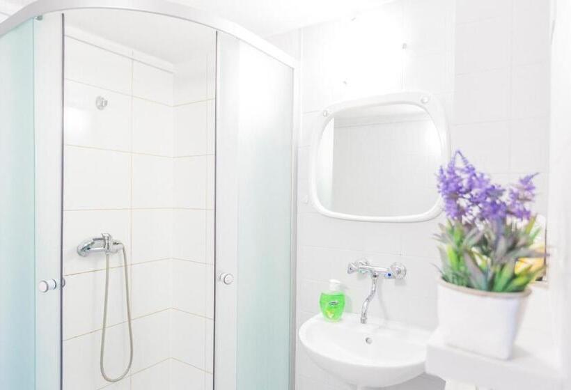 هاستل Kujawska Rooms