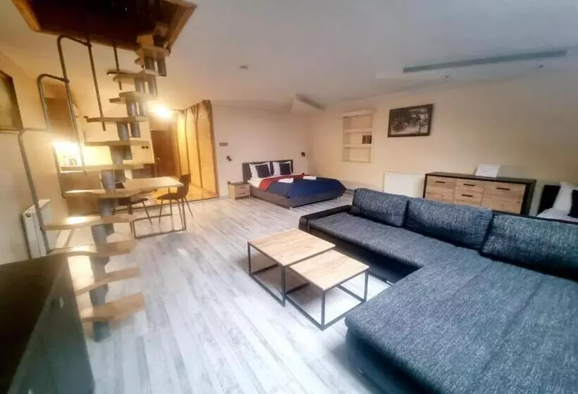 Retkeilymaja Zajazd Fakir