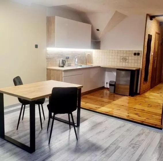 Retkeilymaja Zajazd Fakir