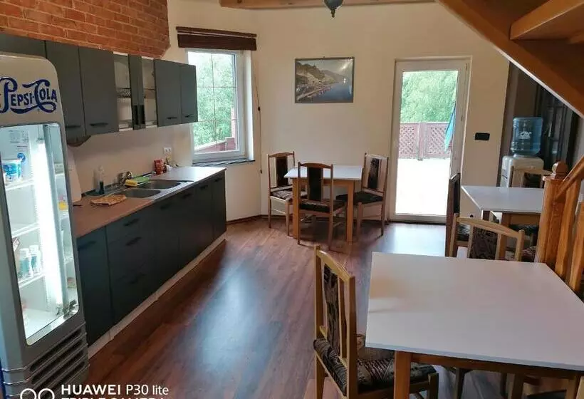 Retkeilymaja Zajazd Fakir