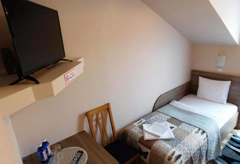 Retkeilymaja Zajazd Fakir