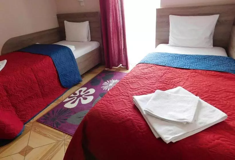 Retkeilymaja Zajazd Fakir