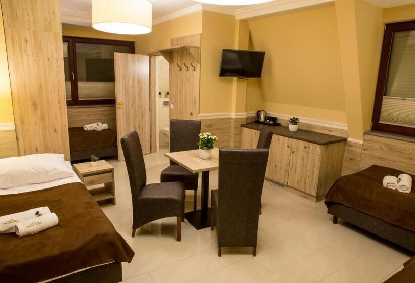 تختخواب و صبحانه Dworek W Płoni