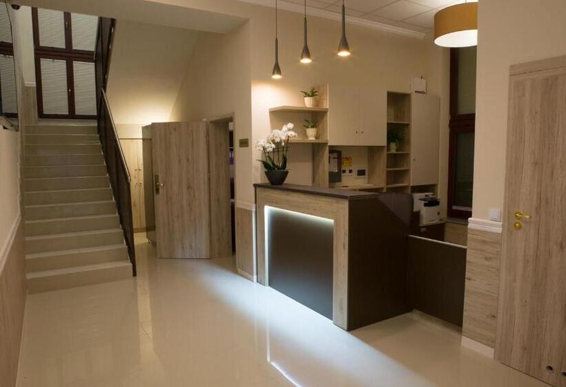 تختخواب و صبحانه Dworek W Płoni